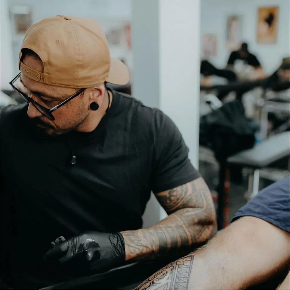Dwain Aiono tattooing