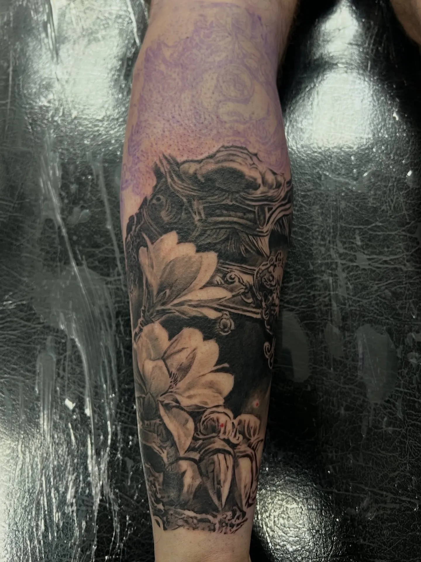 Black and grey guardian lion and flower piece